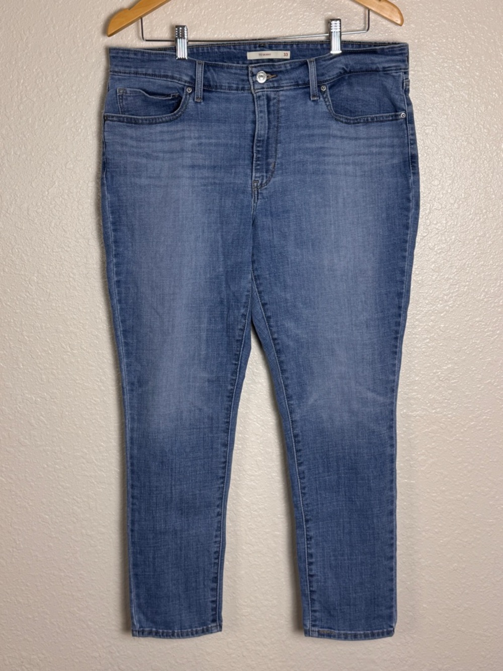 Levi’s 711 Medium Wash Skinny Blue Jeans Denim Women’s 33